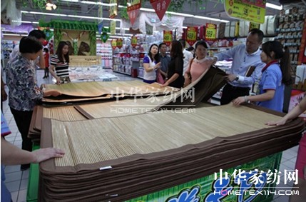 雅路家紡走入商超與消費者深入溝通