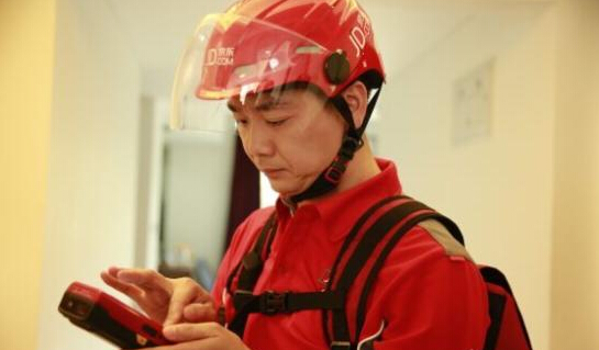 京東CEO劉強(qiáng)東一線送貨應(yīng)對(duì)訂單高峰