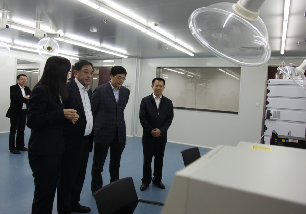 中紡聯(lián)會(huì)長(zhǎng)王天凱在廣東考察產(chǎn)業(yè)用紡織品