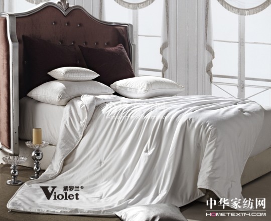 家紡常識:不同季節(jié)如何選擇蠶絲被的厚度和重量?