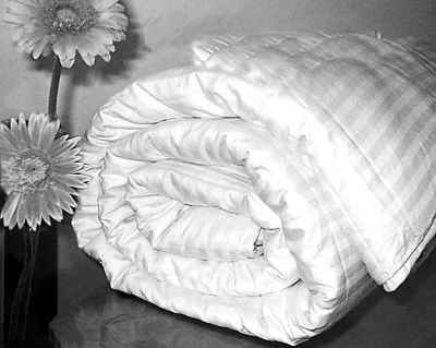 蠶絲被真與假的辨別