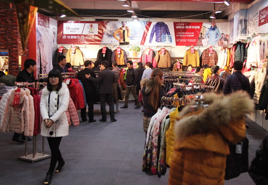 羽博會(huì)開(kāi)幕首日人氣旺 高科技創(chuàng)意產(chǎn)品來(lái)襲