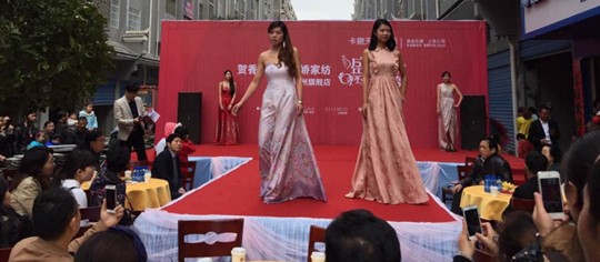 香港卡撒天嬌家紡湖南靖州店、江蘇溧陽店同日開業(yè)、現(xiàn)場(chǎng)火爆