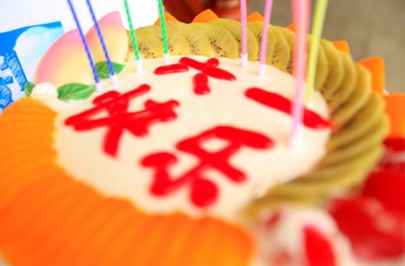 夢潔“六一”助學(xué)臘爾山學(xué)童,三十年持續(xù)推動公益事業(yè)