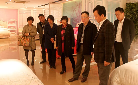 中國家紡行業(yè)協(xié)會會長楊兆華一行蒞臨堂皇集團視察調(diào)研