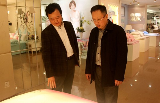 中國家紡行業(yè)協(xié)會會長楊兆華一行蒞臨堂皇集團視察調(diào)研