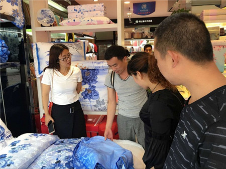 雨蘭2016“家紡消費(fèi)及品牌運(yùn)營(yíng)研討會(huì)”首站—-河南站現(xiàn)場(chǎng)觀摩