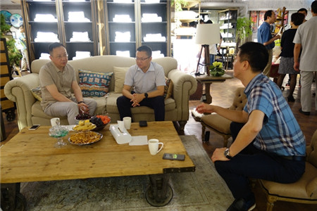 中國(guó)家紡協(xié)會(huì)赴夢(mèng)潔家紡考察