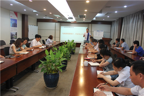 堂皇集團:與其感慨路難行,不如馬上出發