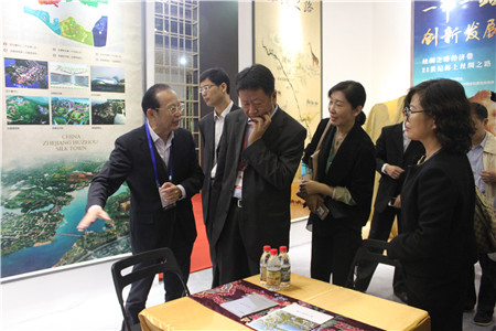 2016中國(guó)國(guó)際絲綢博覽會(huì)在杭州蕭山國(guó)際博覽中心隆重舉辦