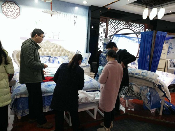 雨蘭“蝶變2017”春夏新品發(fā)布暨營銷峰會緊張籌備中