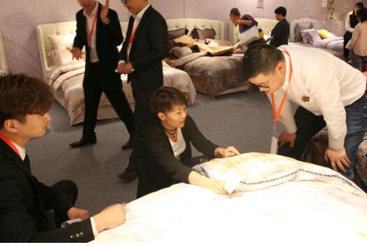 艾萊依家紡2017秋冬新品發(fā)布會(huì)圓滿(mǎn)落幕