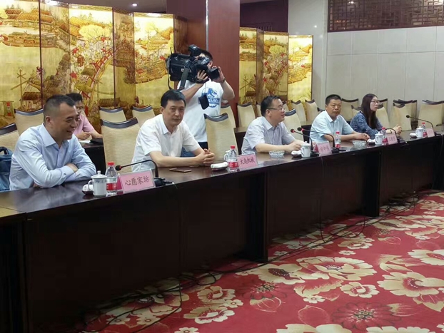 國際紡聯秘書長辛德勒參觀考察海門工業園區