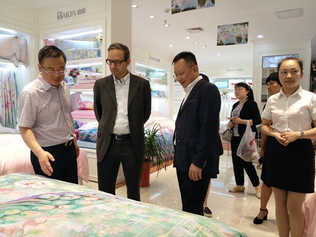 國際紡聯秘書長辛德勒參觀考察海門工業園區