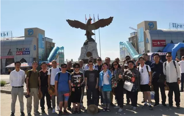 余杭家紡沿著“一帶一路”走進(jìn)新疆之霍爾果斯站