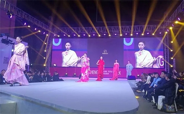 時尚引領生活!2017成都家紡周•成都時裝周在彭州精彩啟幕